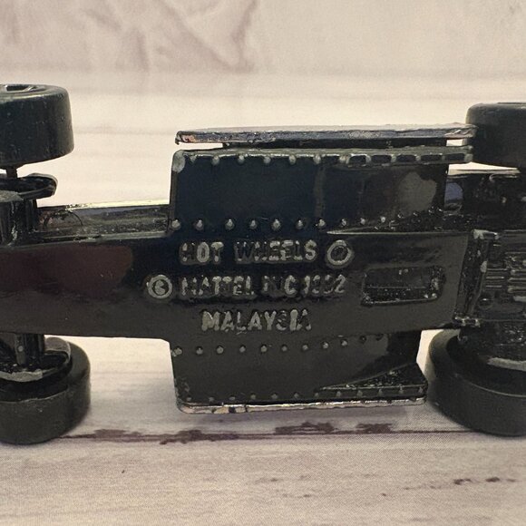 Hot Wheels 1982 Black Silver Spoiler Indy Formula 1 Diecast Toy Car (SKU: 322TO) - Picture 6 of 7